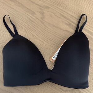 SKIMS Wireless Foam Tshirt Bra 32DD